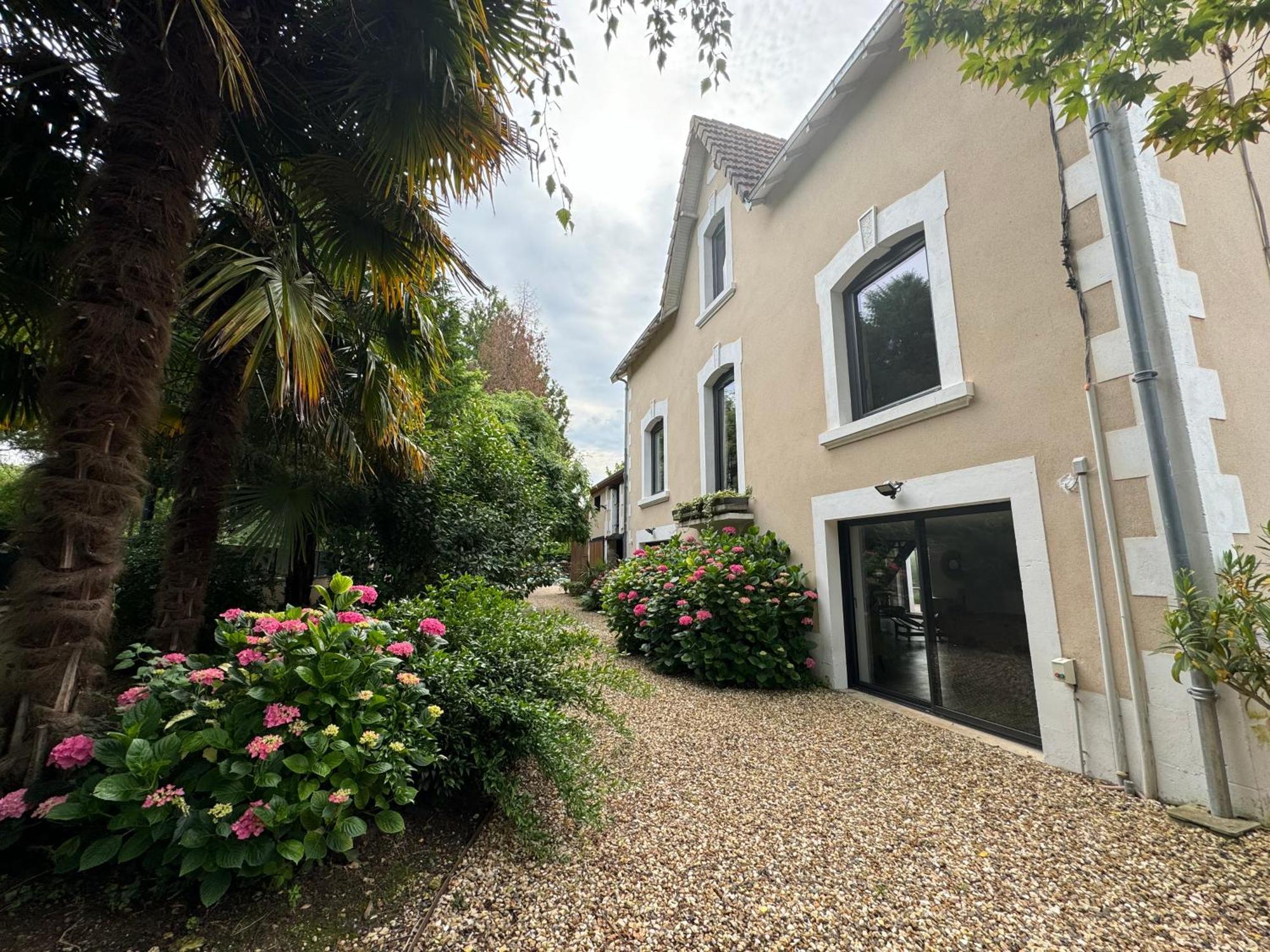 Demeure De Charme Vue Riviere Perigueux Piscine Parking Bed & Breakfast Eksteriør bilde